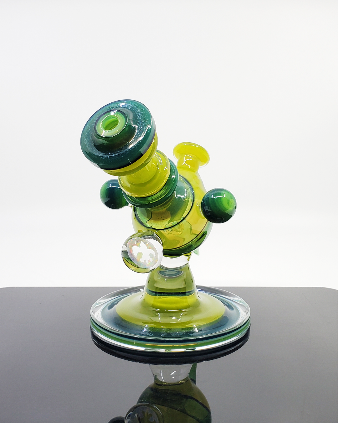 Cajun Glass Two-Tone Heliosphere – Heady Glass Dab Rig with Modern Two-Tone Finish