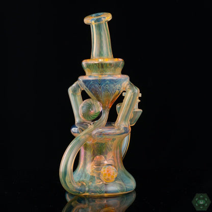  10mm Dual Uptake Recycler: This STF Glass recycler is designed with dual uptake and a 10mm joint for optimal filtration and smooth dabbing experiences.