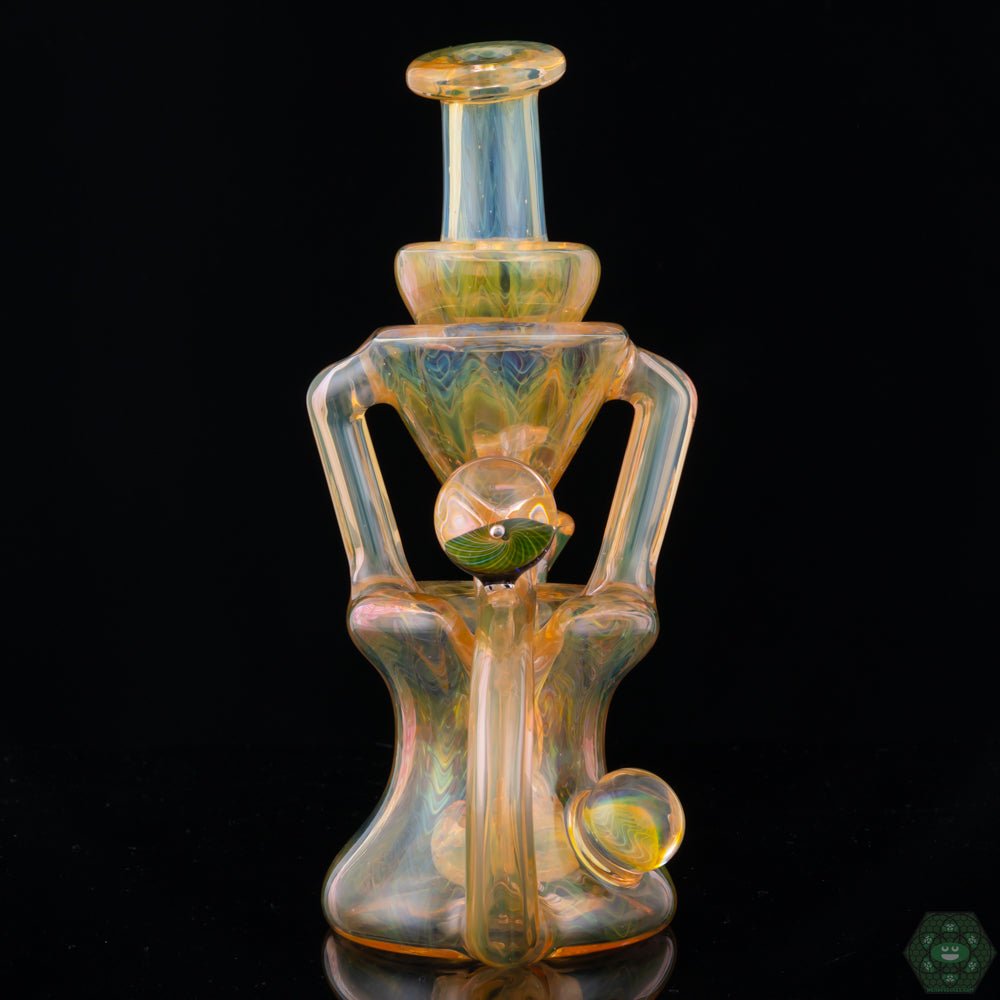 10mm Handcrafted Dab Rig: This STF Glass recycler is handcrafted with a 10mm joint, showcasing the artistry and skill of the glassblower.